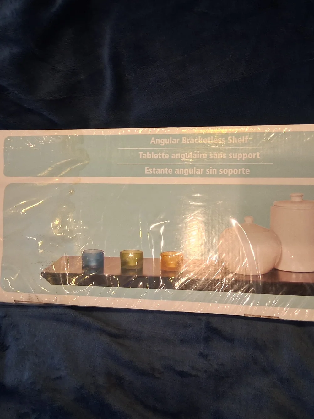 Real Organized angular bracketless shelf